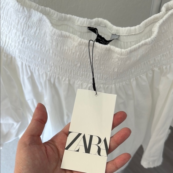 Elegant White Off-Shoulder Women's Top - Picture 3 of 5